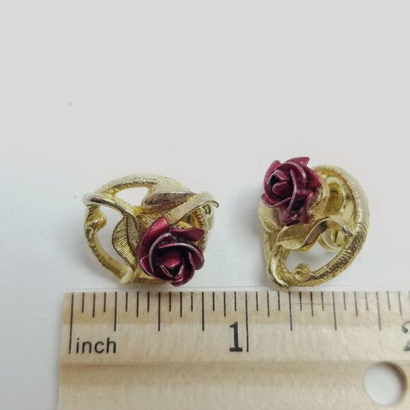 Vintage Red Rose Clip On Earrings, Gold Tone Setting, Retro Estate - Picture 4 of 6